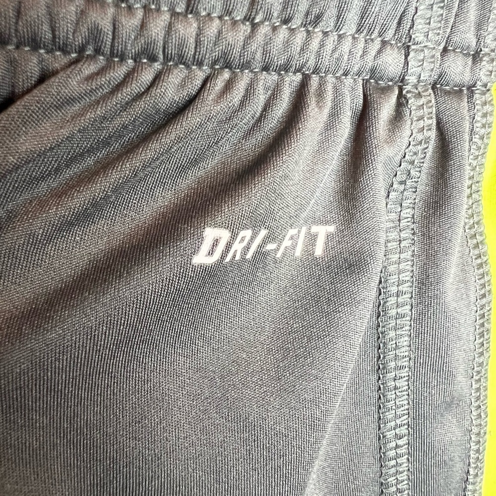 D12.31 Nike Boys Dri-Fit Basketball Shorts Gray Florescent Green/Yellow Medium - Picture 5 of 5